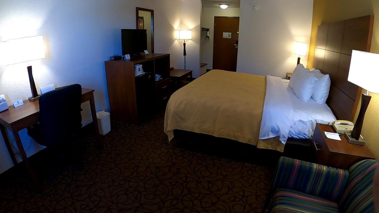 Quality Inn & Suites Manistique Extérieur photo