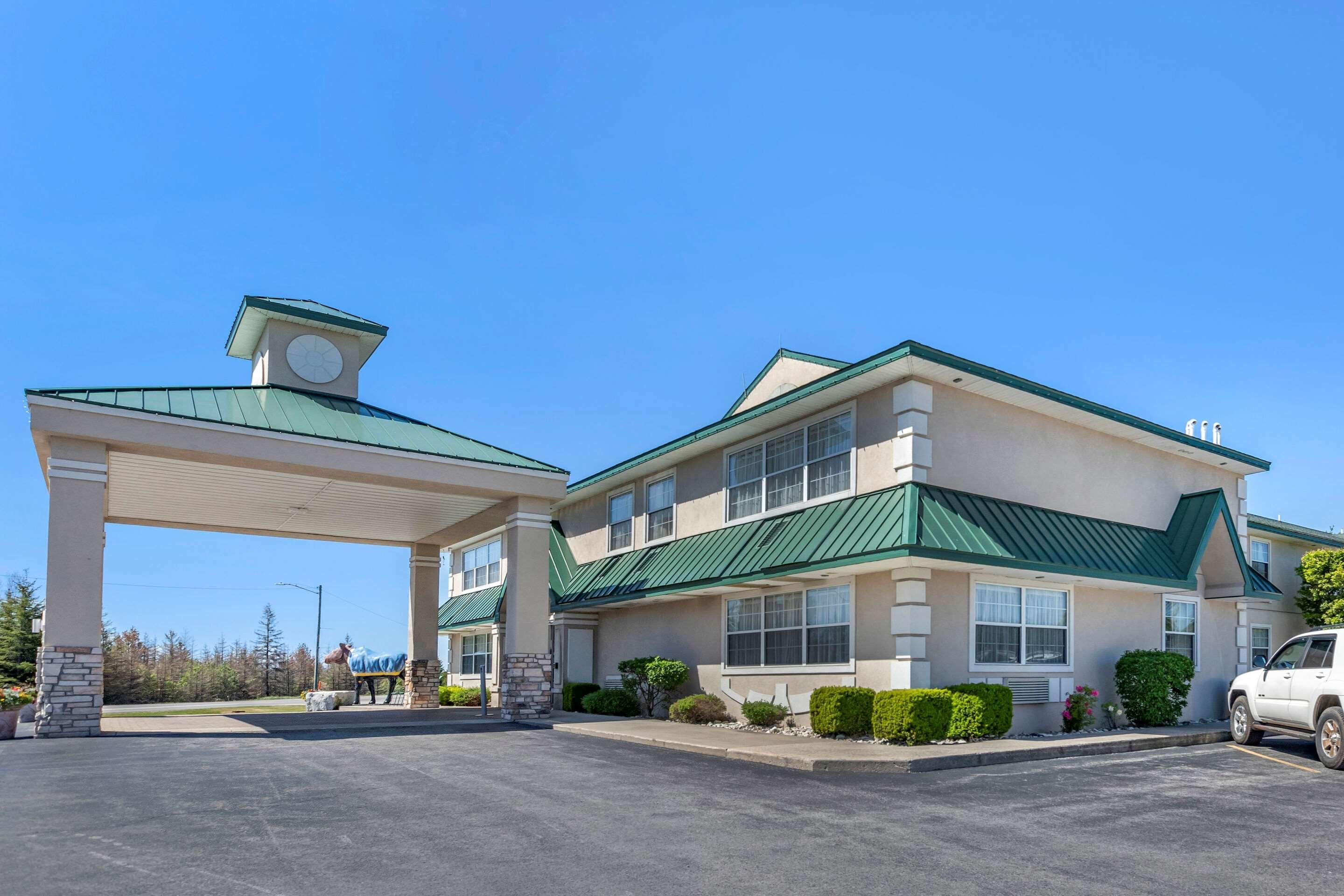 Quality Inn & Suites Manistique Extérieur photo