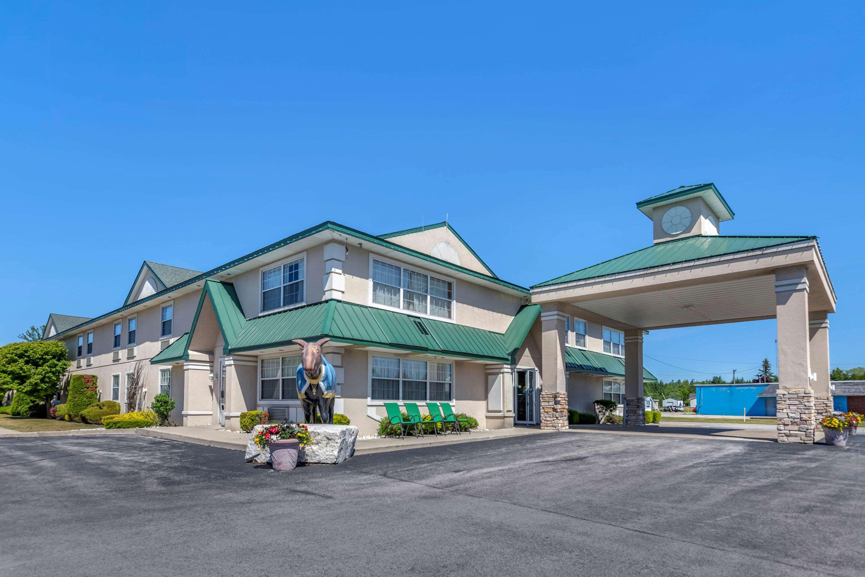 Quality Inn & Suites Manistique Extérieur photo