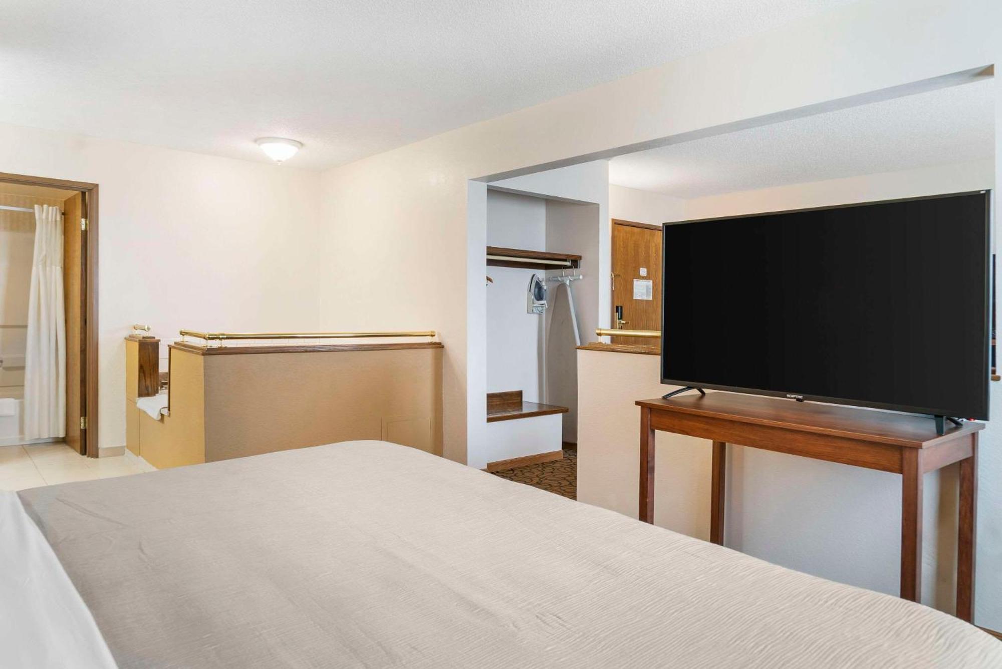 Quality Inn & Suites Manistique Extérieur photo