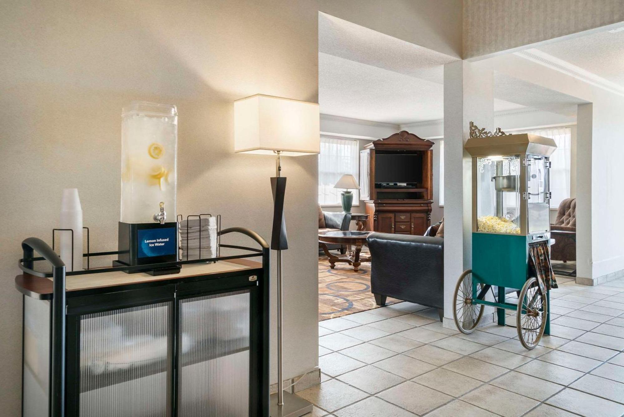 Quality Inn & Suites Manistique Extérieur photo